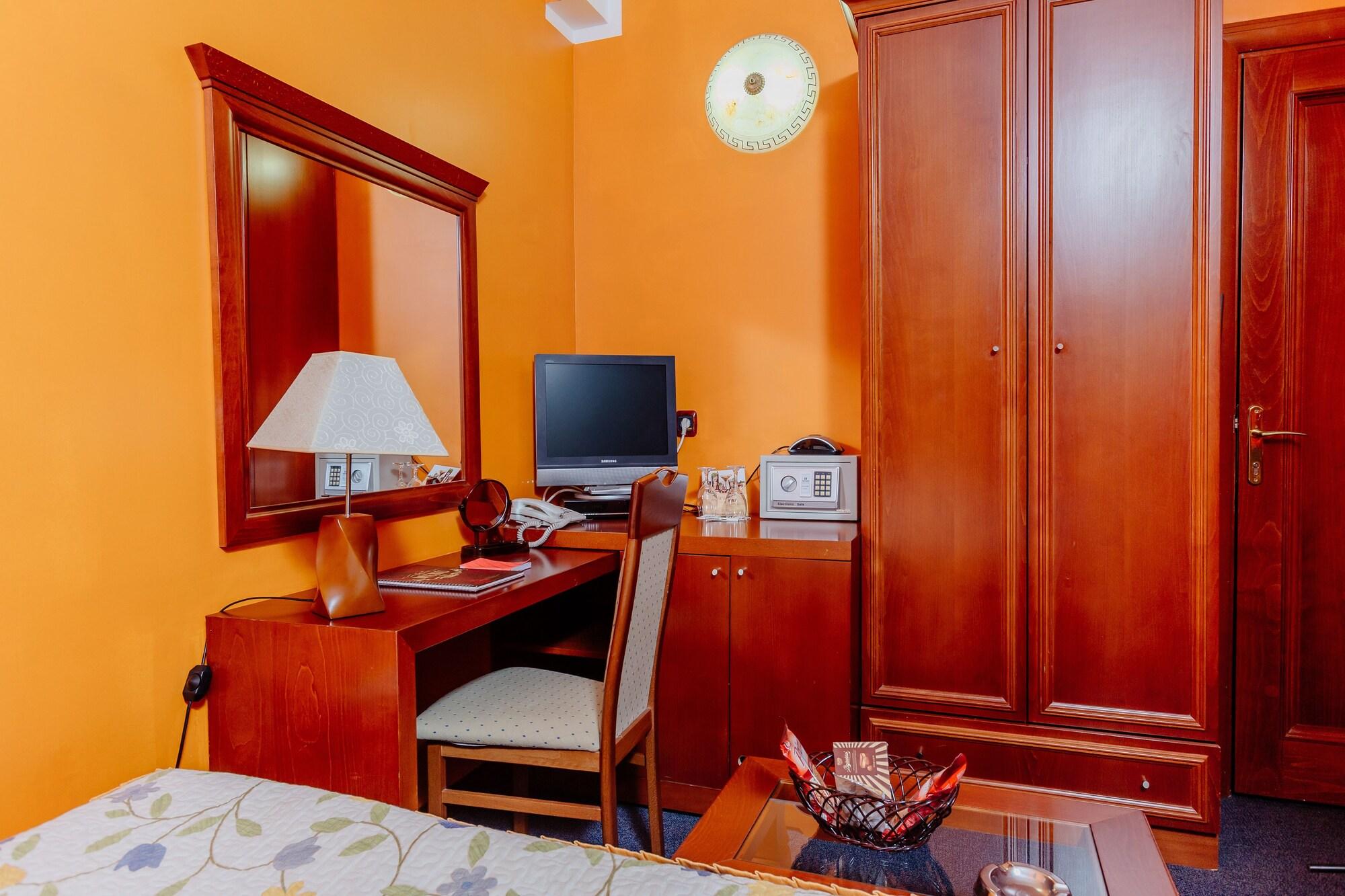Hotel Montenegrino Тиват Екстериор снимка
