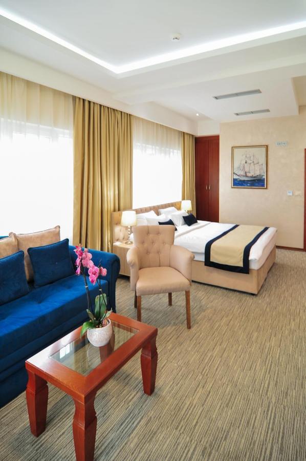 Hotel Montenegrino Тиват Екстериор снимка