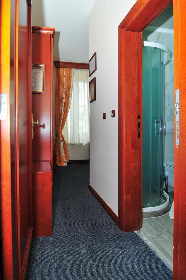 Hotel Montenegrino Тиват Екстериор снимка