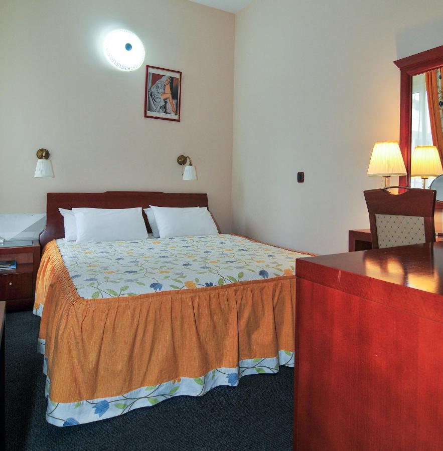 Hotel Montenegrino Тиват Екстериор снимка