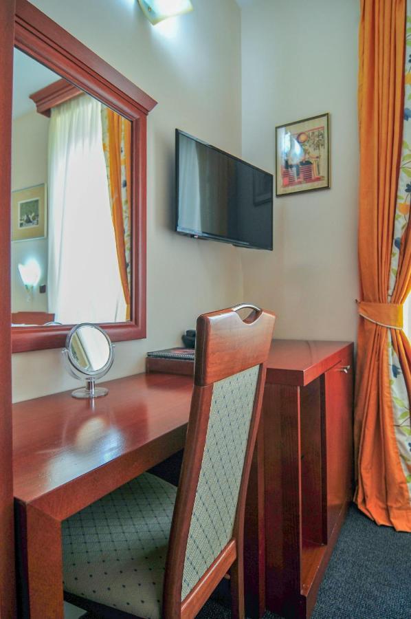 Hotel Montenegrino Тиват Екстериор снимка