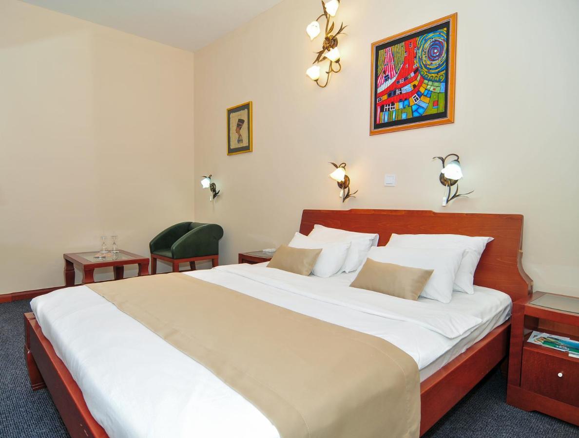 Hotel Montenegrino Тиват Екстериор снимка
