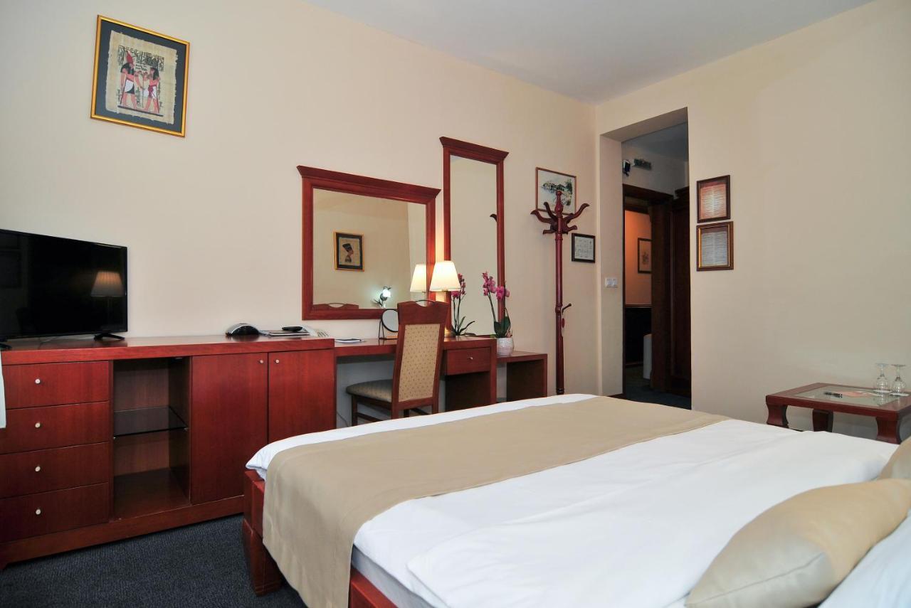 Hotel Montenegrino Тиват Екстериор снимка