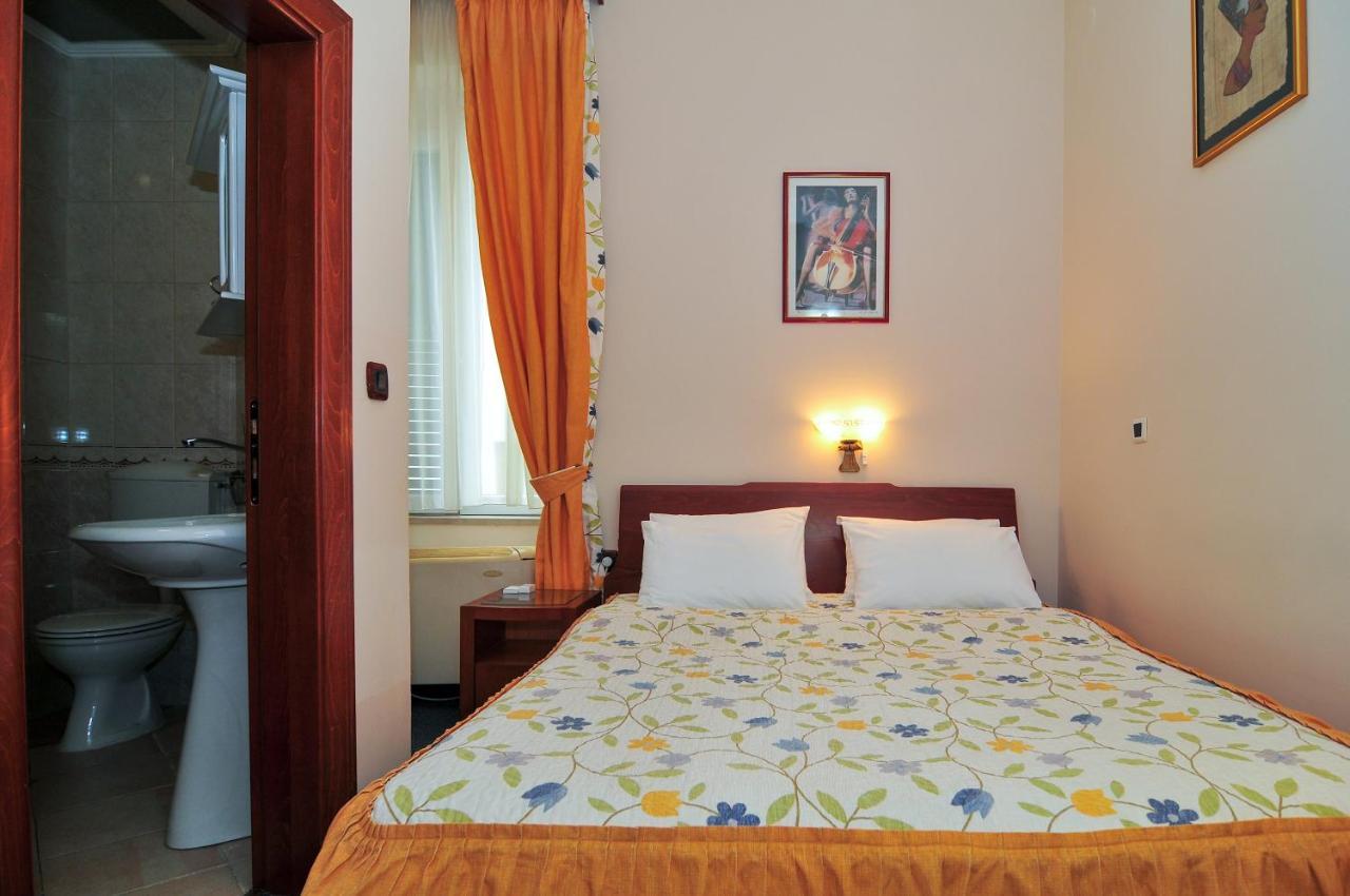 Hotel Montenegrino Тиват Екстериор снимка