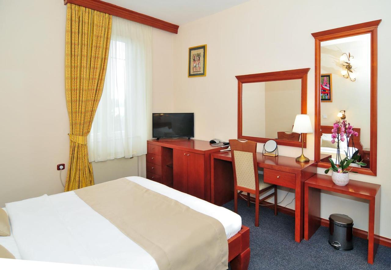 Hotel Montenegrino Тиват Екстериор снимка