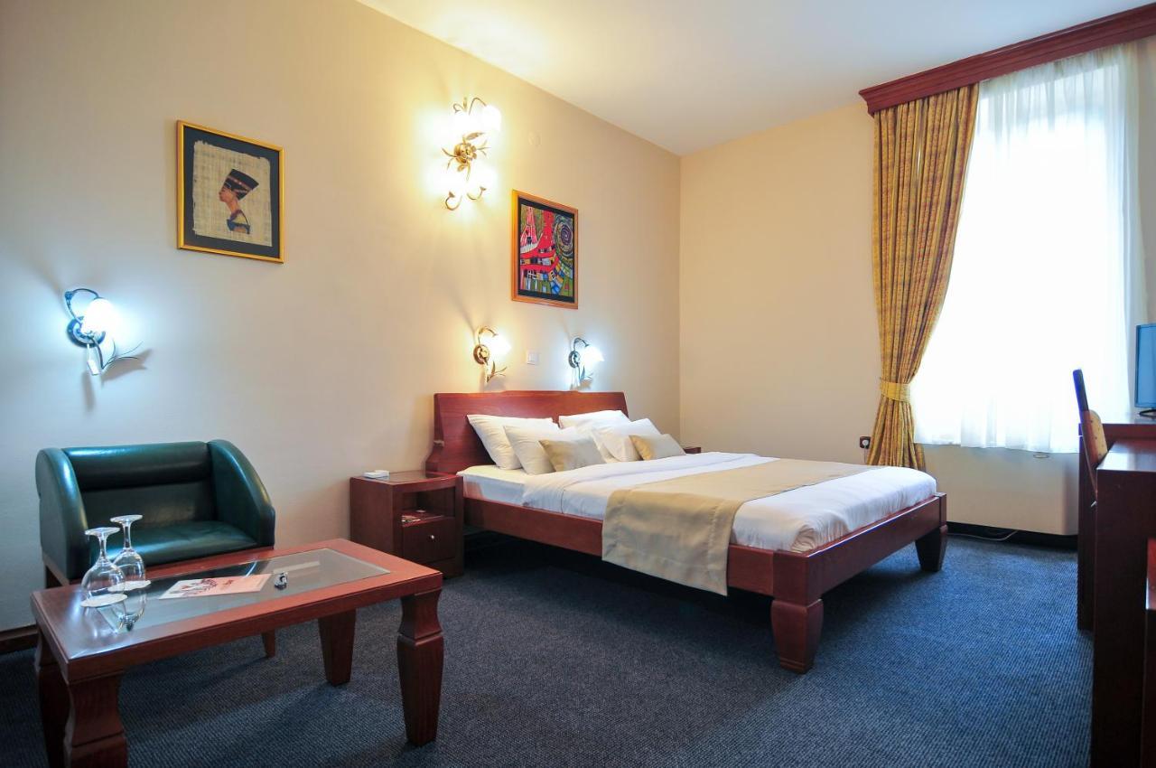 Hotel Montenegrino Тиват Екстериор снимка