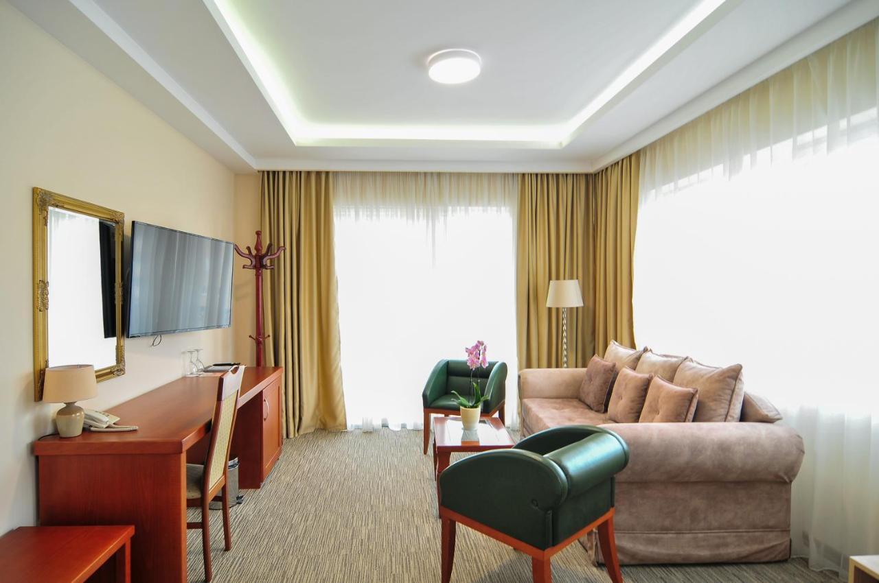 Hotel Montenegrino Тиват Екстериор снимка