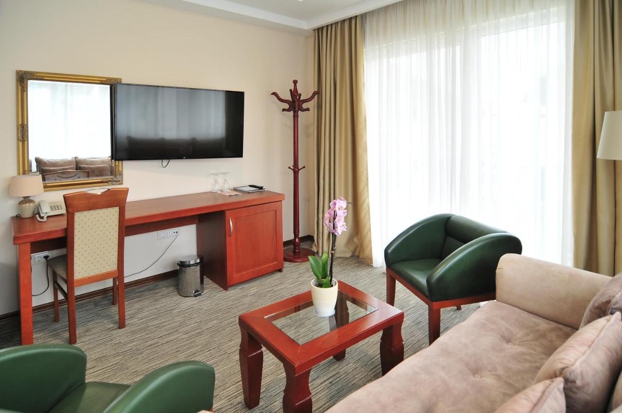 Hotel Montenegrino Тиват Екстериор снимка