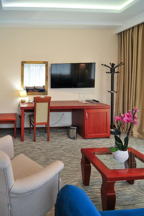Hotel Montenegrino Тиват Екстериор снимка