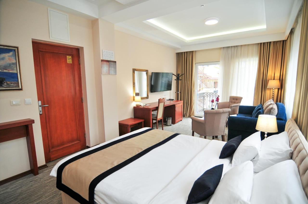 Hotel Montenegrino Тиват Екстериор снимка