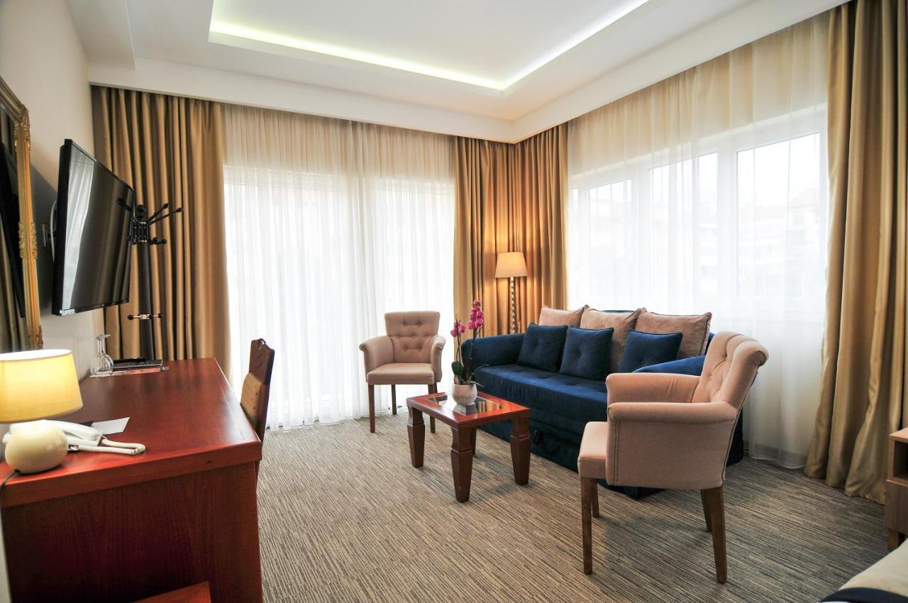 Hotel Montenegrino Тиват Екстериор снимка