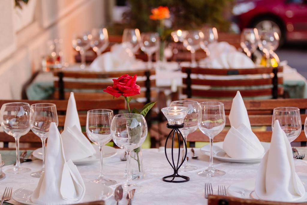Hotel Montenegrino Тиват Екстериор снимка