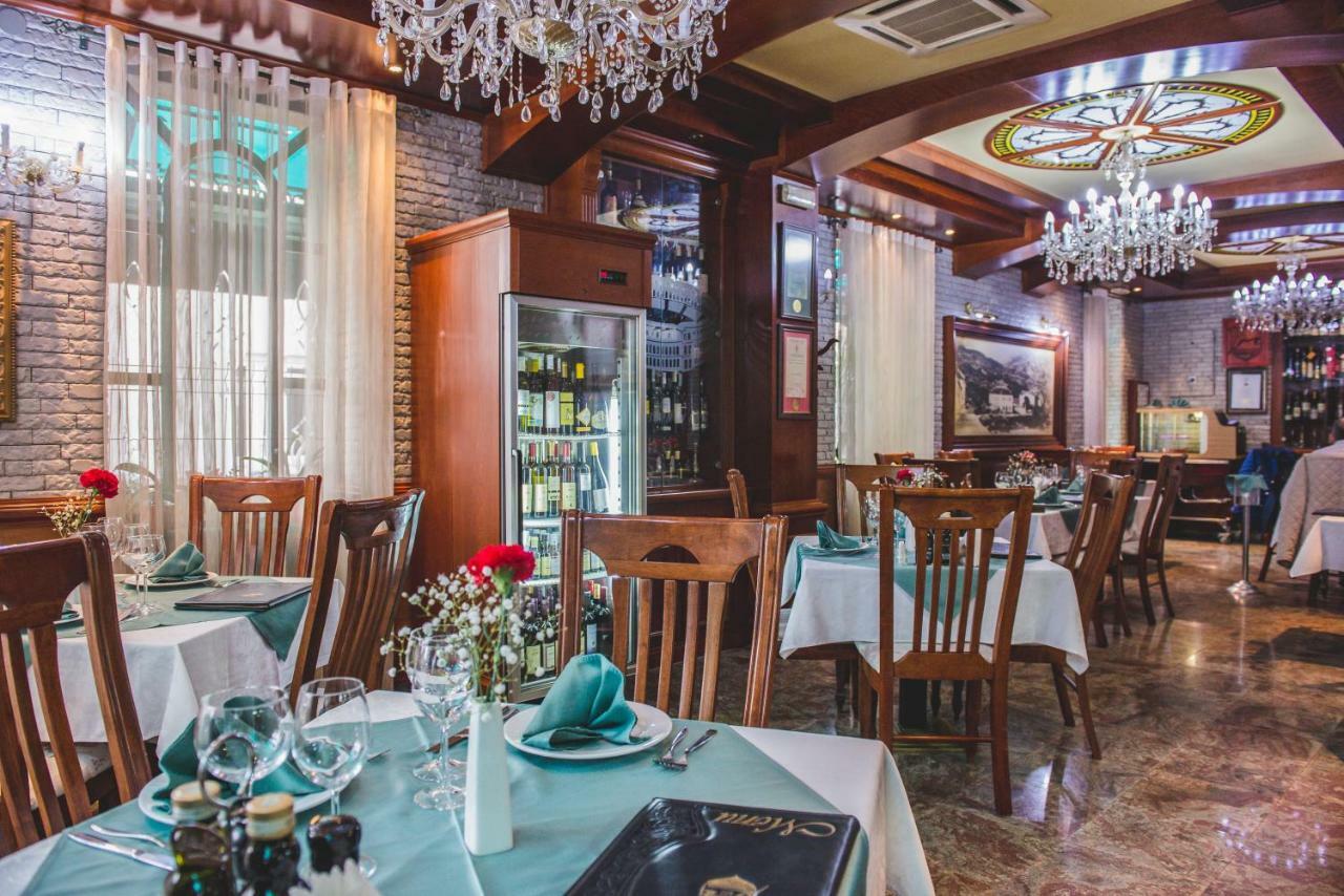 Hotel Montenegrino Тиват Екстериор снимка